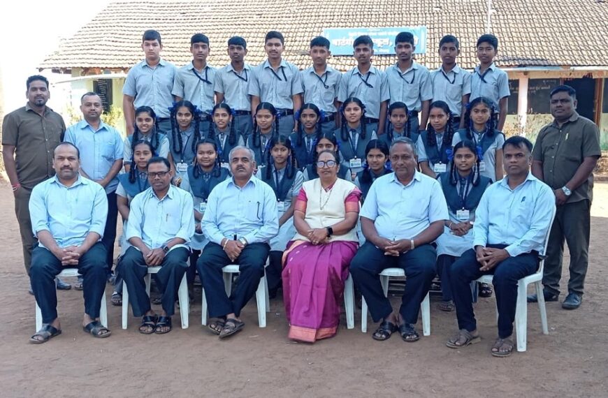 वाटंगी हायस्कूल मध्ये बक्षीस वितरण व दहावीच्या विद्यार्थ्यांना शुभेच्छा