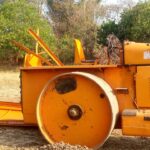 शिरसंगीत रोड रोलर चे हत्तीकडून नुकसान