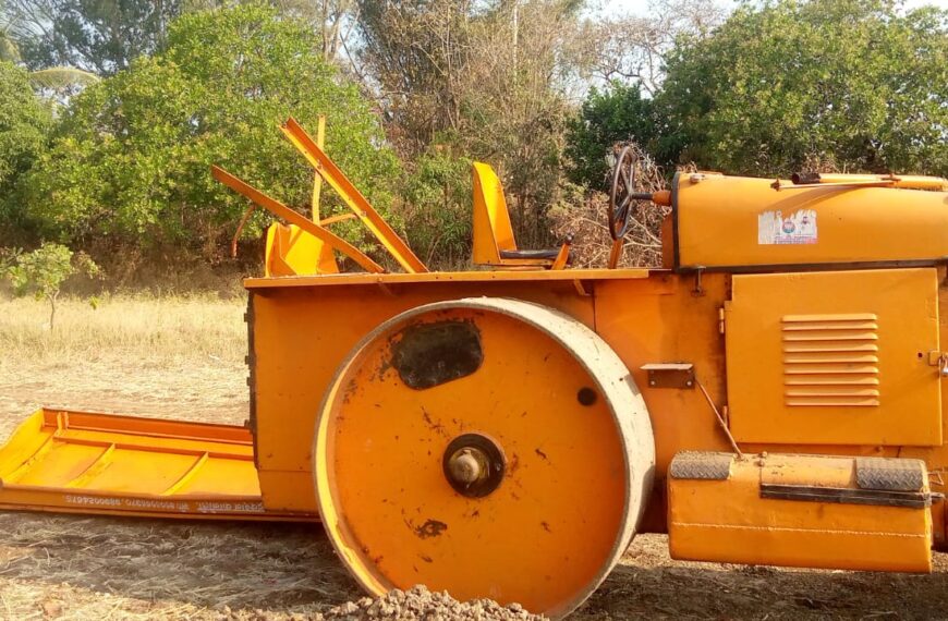 शिरसंगीत रोड रोलर चे हत्तीकडून नुकसान