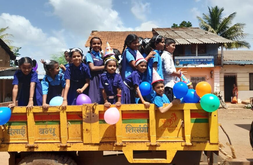 सिरसंगी केंद्रशाळेत नवागतांचे ट्रॅक्टर ट्रॉलीतून मिरवणुकीने स्वागत