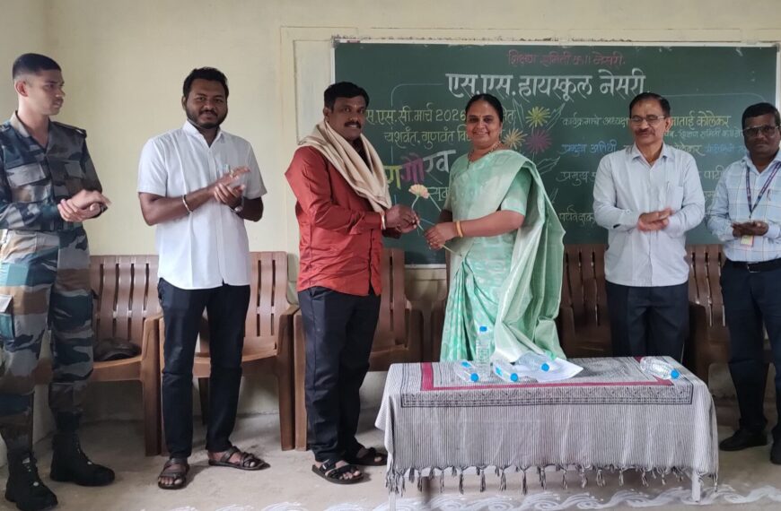 एस एस हायस्कूलमध्ये माजी विद्यार्थी व गुणवंत विद्यार्थी&hellip;