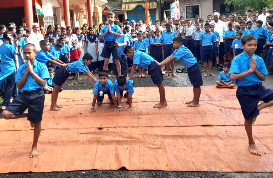 सिरसंगी केंद्र शाळेच्या विध्यार्थ्यानी साकारले अप्रतिम “मनोरे’
